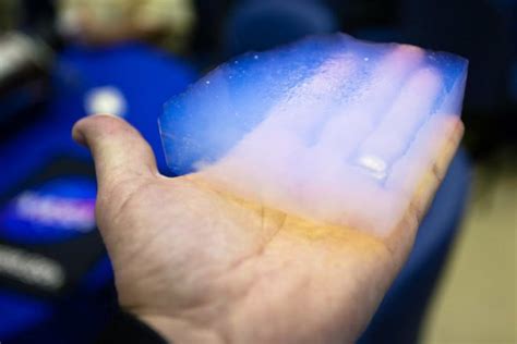 Aerogel: Un Materiale Incredibilmente Leggero per Applicazioni Aerospatial